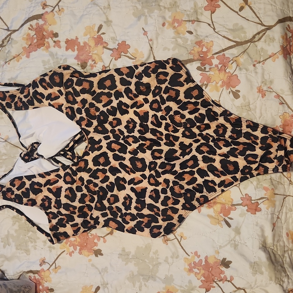 NWOT Lepoard Print Monokini With Keyhole And Strappy Midsection - Picture 4 of 5